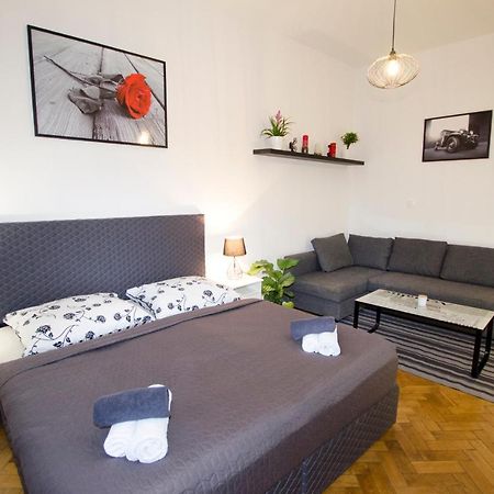 Exlusive Apartment Paris Style Praha Bagian luar foto