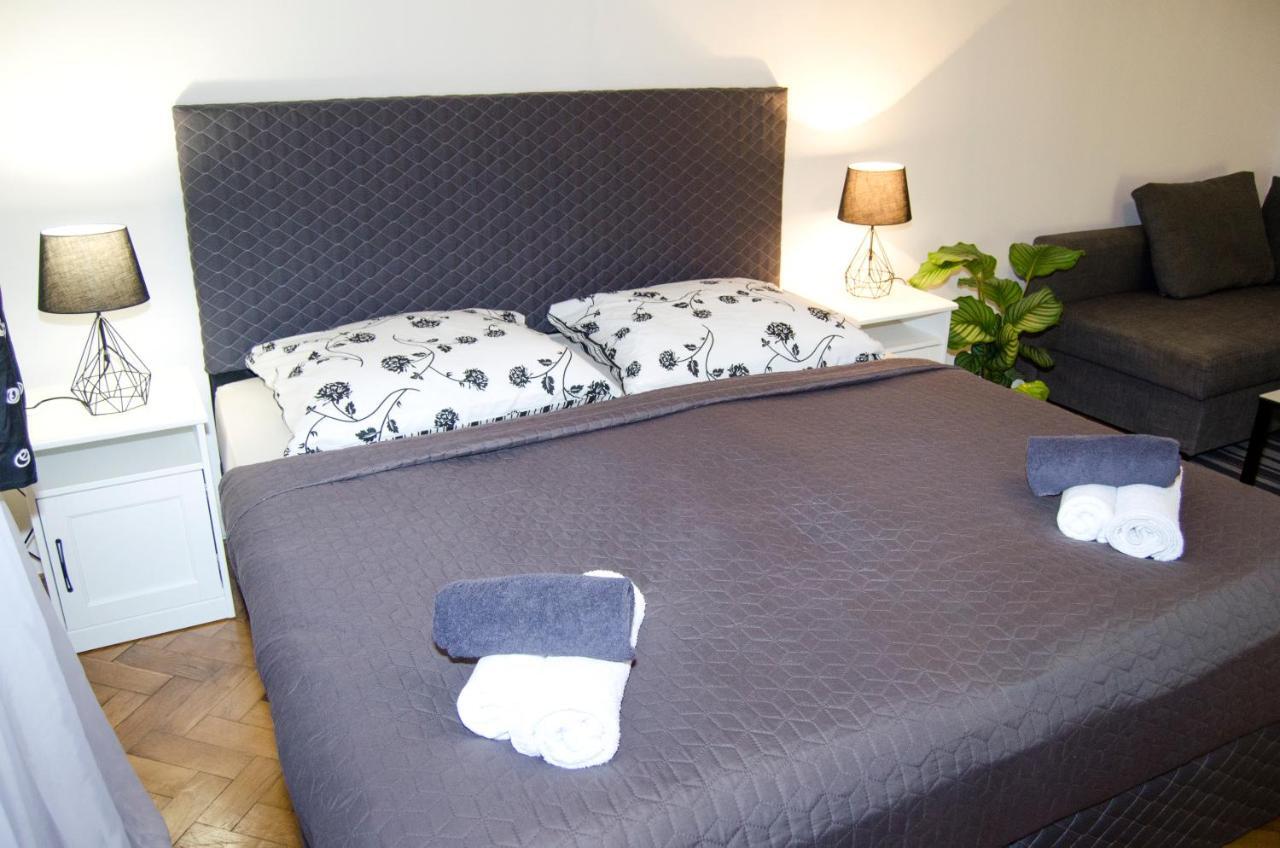 Exlusive Apartment Paris Style Praha Bagian luar foto