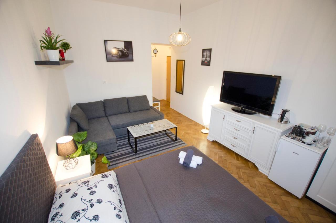 Exlusive Apartment Paris Style Praha Bagian luar foto